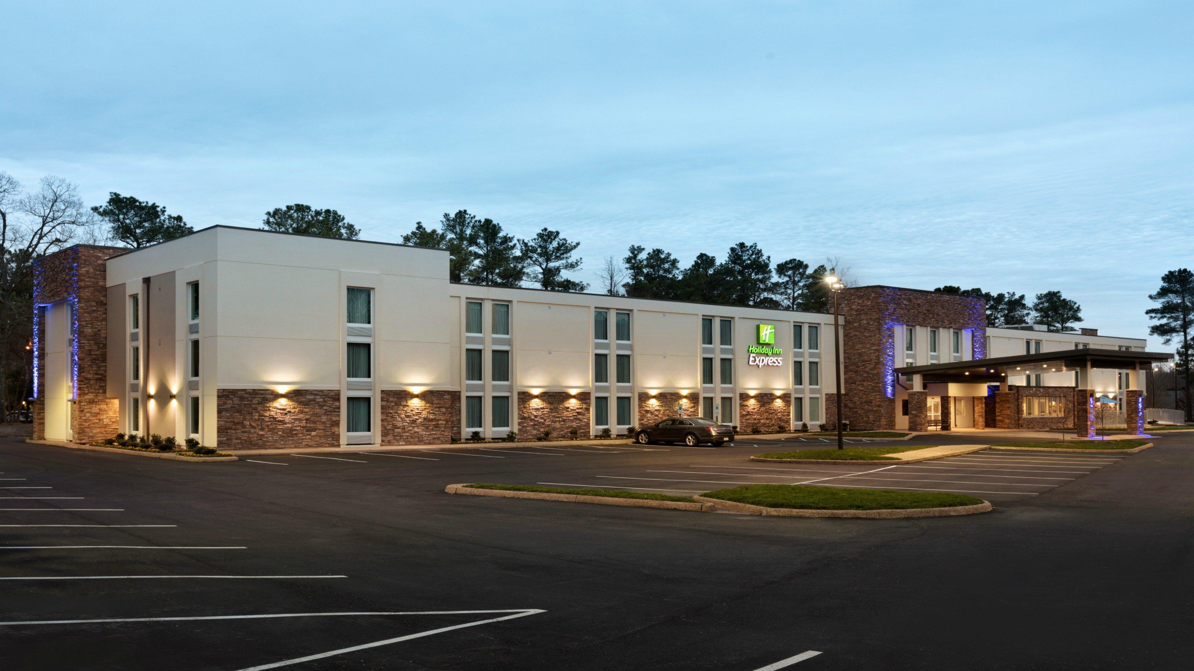 Holiday Inn Express - Williamsburg Busch Gardens Area By Ihg Bagian luar foto
