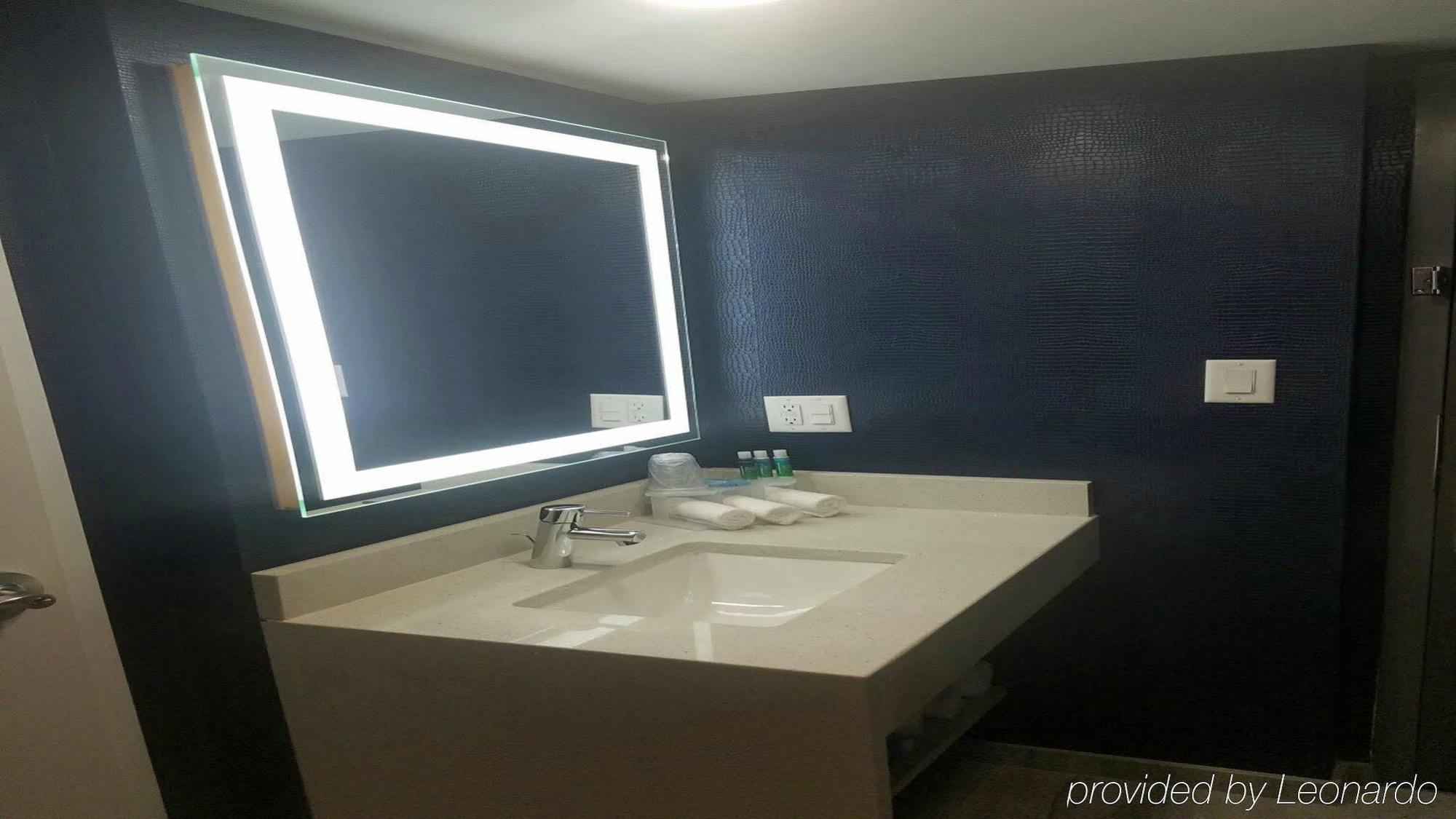 Holiday Inn Express - Williamsburg Busch Gardens Area By Ihg Bagian luar foto