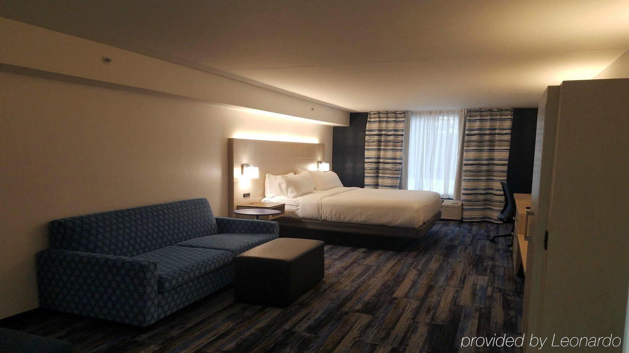 Holiday Inn Express - Williamsburg Busch Gardens Area By Ihg Bagian luar foto