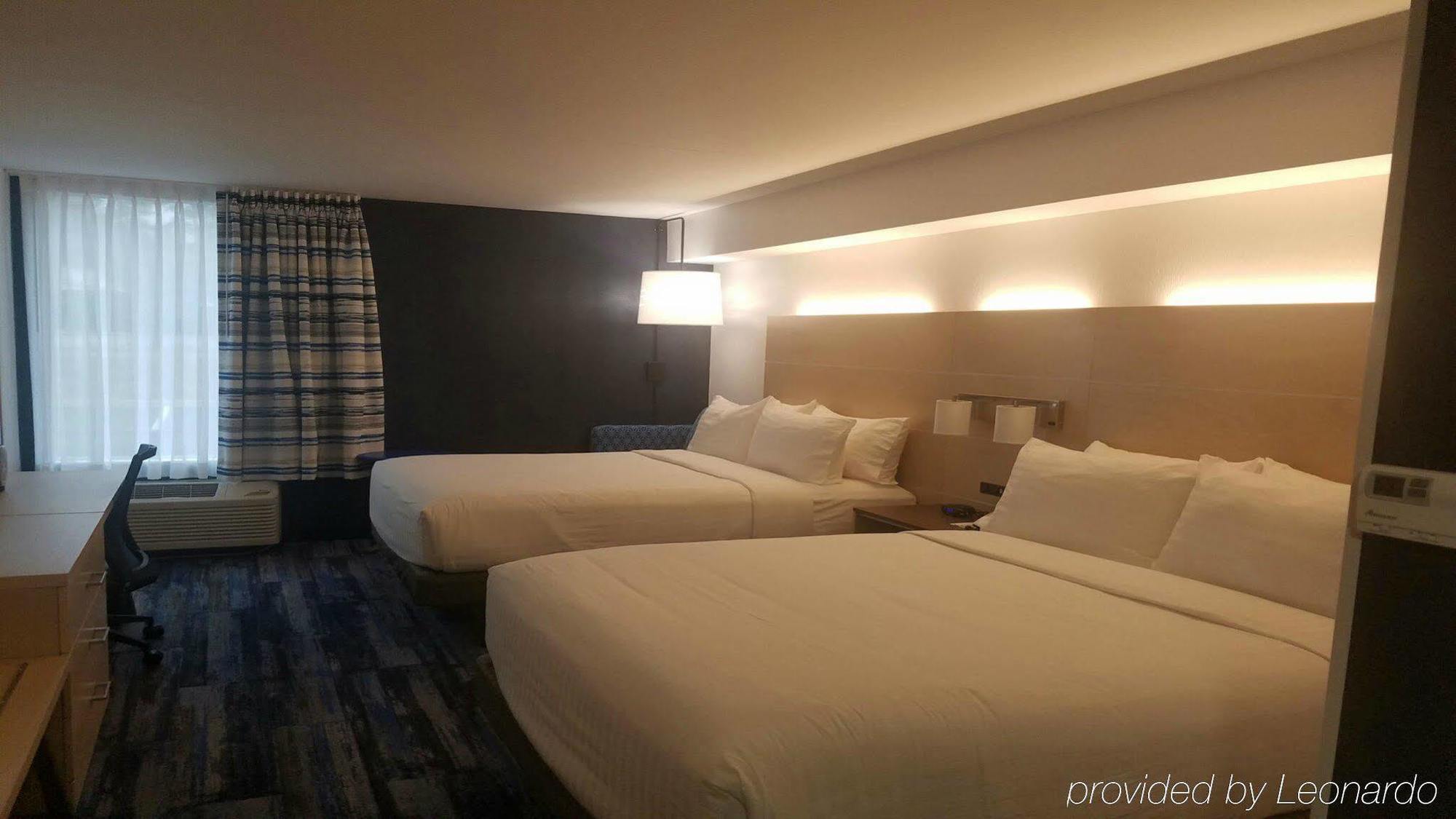 Holiday Inn Express - Williamsburg Busch Gardens Area By Ihg Bagian luar foto